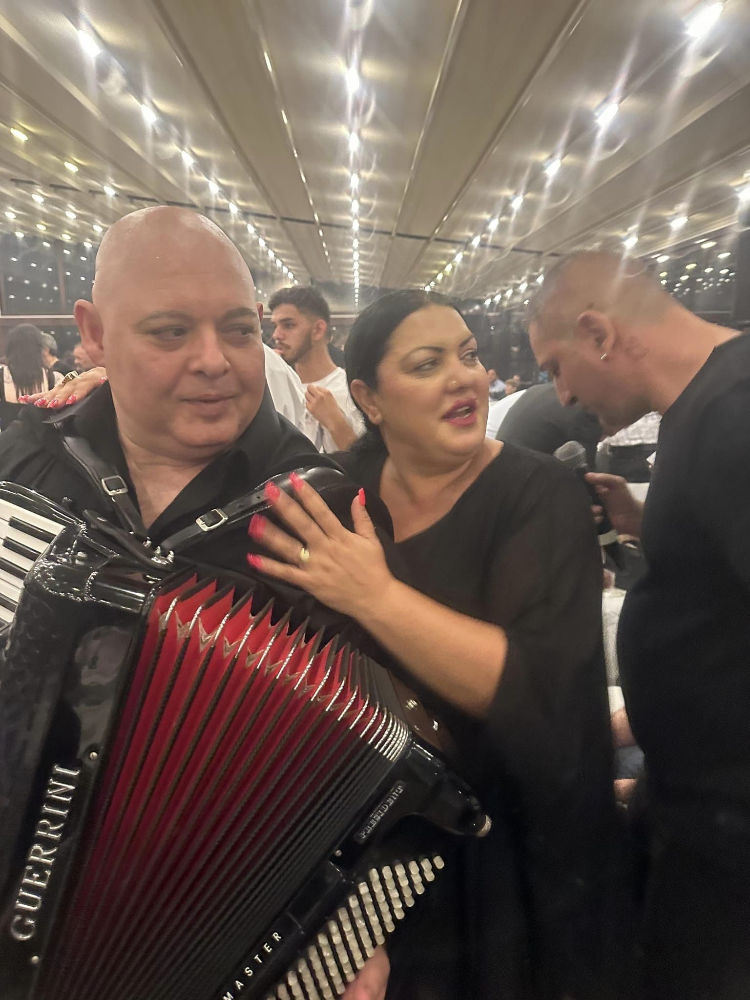 Megi napravila lom na veselju, publika u transu: Ovako se peva Vida Pavlović (VIDEO) 7 366240786 3639175786407084 148705531584666013 n