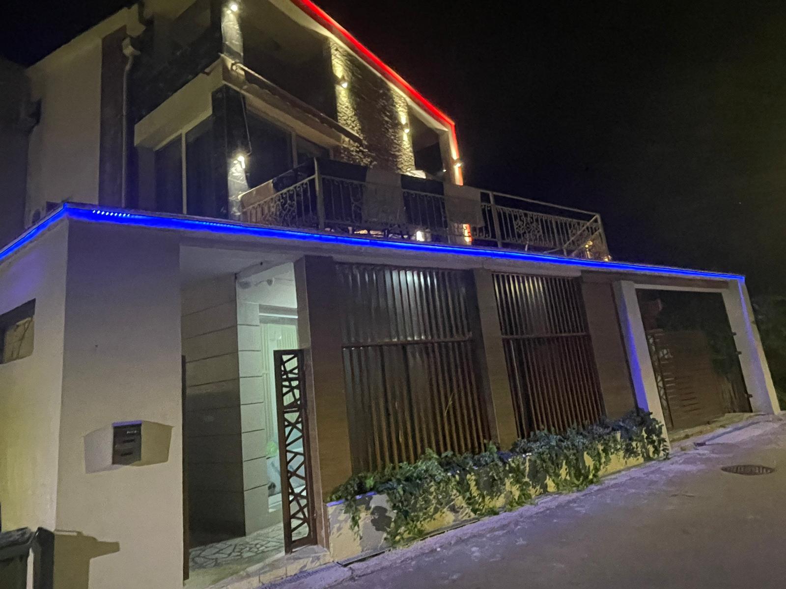 Kuća Miloša Bojanića u Crnoj Gori sija kao Las Vegas: Vila sva u kamenu i staklu, evo šta će da radi kad je proda (VIDEO) 7 IMG 20230805 WA0001
