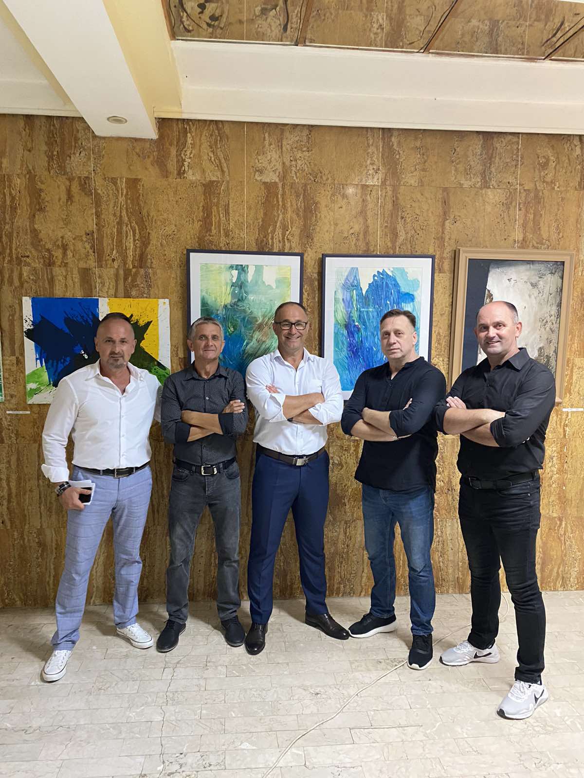 Veče za pamćenje u Srebreniku, Edo Husarić održao solistički koncert: Hiljade sugrađana pevalo sa njim (VIDEO) 5 IMG 89146ae0b9a14bc559502c6d1552b309 V