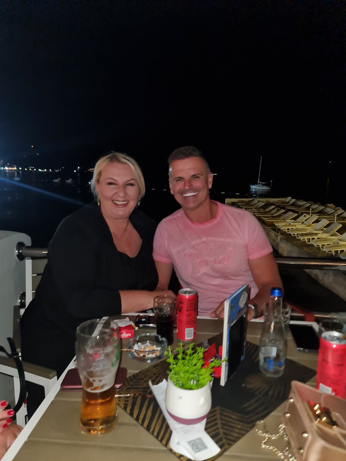 Lavina emocija na obali mora: Dejan Drašković i Sabina Kaltak ukrstili glasove, publika pala u sevdah (VIDEO) 5 IMG b0273743bbfd6d0684ec31ac281eea97 V
