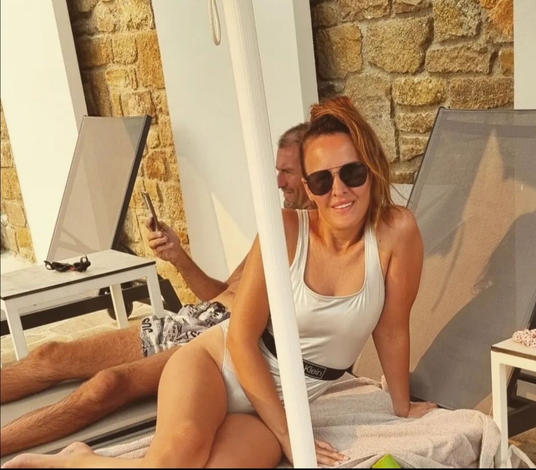 Đorđe David pokazao mišiće na plaži: Roker zapanjio sve izgledom u 58. godini, a tek da mu vidite suprugu (VIDEO) 3 Screenshot 20230824 090244