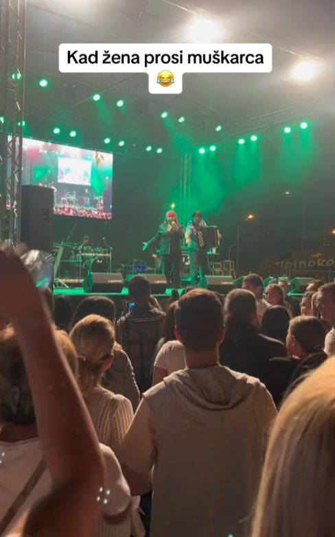 Devojka zaprosila momka na koncertu Zorice Brunclik: Ovakvoj reakciji pevačice se niko nije nadao (VIDEO) 4 TIKTOK