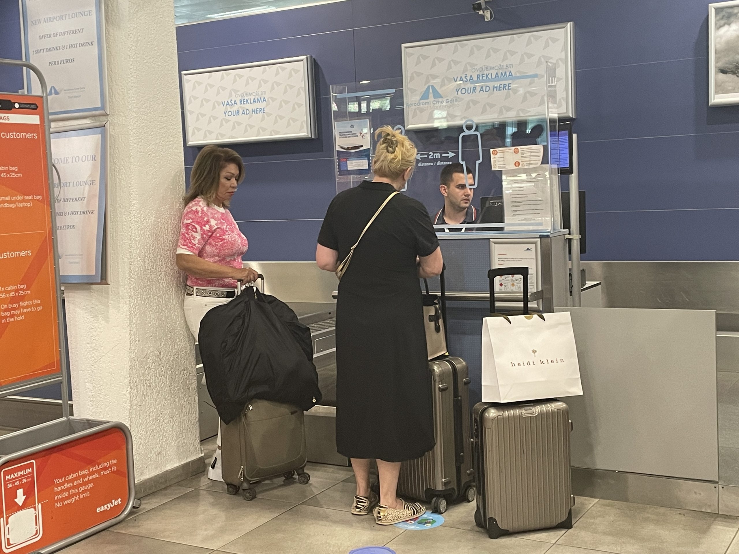 PAPARAZZO: Skockana Neda Ukraden poludela na aerodromu, evo šta radi kad je niko ne gleda (VIDEO) 6 image00002 4