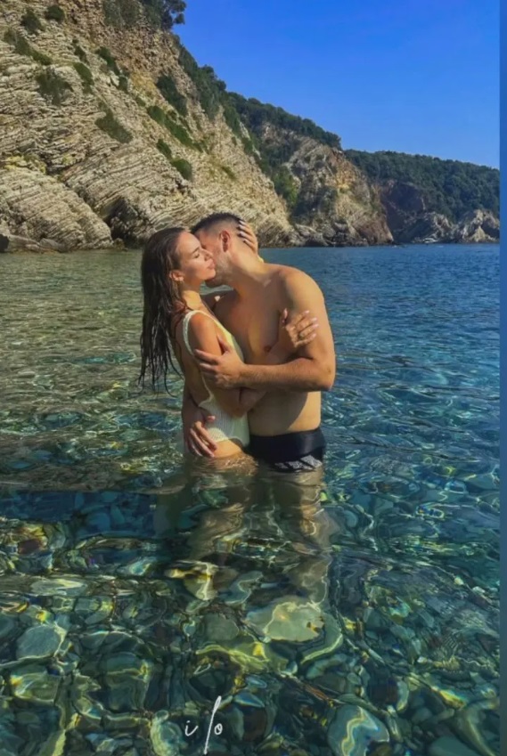 "Kao momak i devojka" Ivana Pavković podelila sliku nastalu pre tačno osam godina, ne zna se da li su ona i Petar lepši tada ili sada (FOTO) 8 ivana