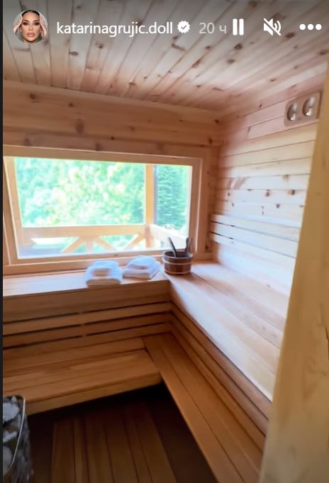 Kaća Grujić otvorila vrata vile u Bjelasici: Planinska kuća sa saunom odiše lukuzom, a zbog jednog detalja izgleda kao milion dolara (VIDEO) 7 j