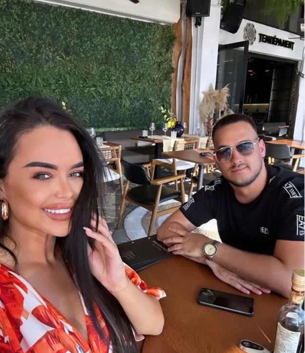 Tijana Em pokazala brata za kojim lude devojke: Opasan frajer mamio uzdahe kada se pojavio sa pevačicom (FOTO) 7 kjk