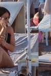 PAPARAZZO VIDEO: Pevačica se baškari u Budvi i zavodljivo maže kremom po telu, a tek da vidite šta pije 4 mirna