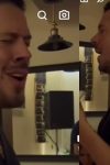 Nikola Rokvić okrenuo mikrofon naopačke i zapevao u kafani, usijale se društvene mreže: "Posle Marinka imamo tebe" (VIDEO) 4 nikola rokvic obrnuti mikrofon