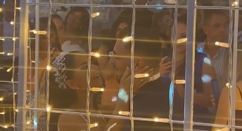 Mladenci nisu štedeli na jajima: Pogledajte džinovsku tortu za više od Lazićevih 500 zvanica, e evo ko im je pomogao da je iseku (VIDEO) 6 ples