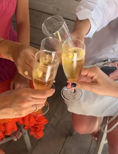 Severina na plaži u haljini od 1.000 evra! Evo sa kim se pevačica provodi u luskuznom stecištu svetskog džet-seta (FOTO) 8 seve
