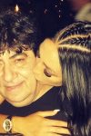 Naša pevačica u krilu 30 godina starijeg kompozitora: Usijao se Instagram od komentara njihove fotke sa plaže (FOTO) 3 z8