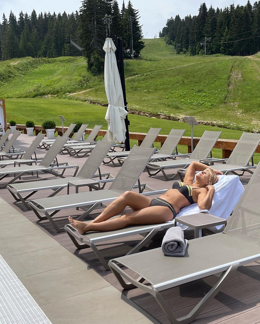 KRV NIJE VODA Stanijina mama izgrmela u bikiniju, fanovi u šoku: "Kakva bomba" 6 294585016 139247341870396 2699499878263491626 n