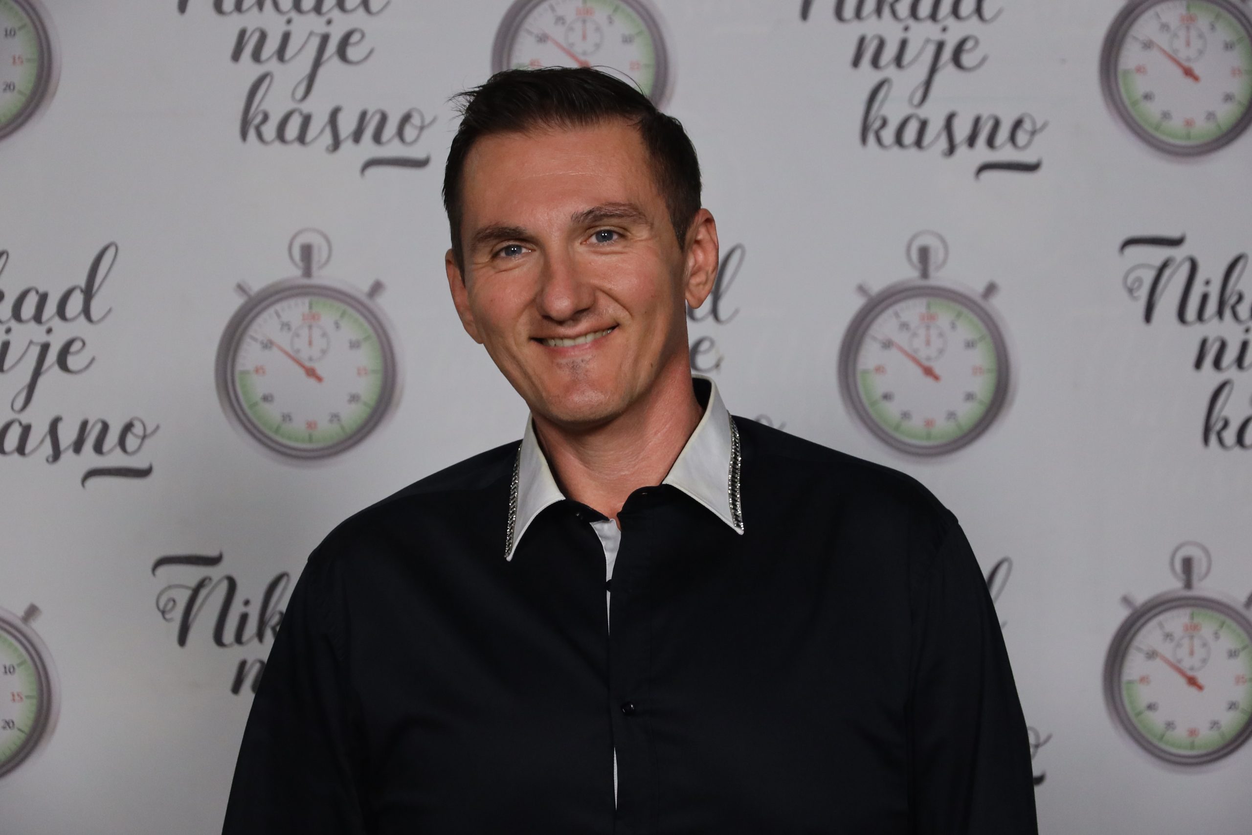Upoznajte takmičare: Oni pevaju večeras samo za vas u emisiji "Nikad nije kasno" (FOTO) 8 SASA KOVAC 45 GOD. ZAGREB HR 17
