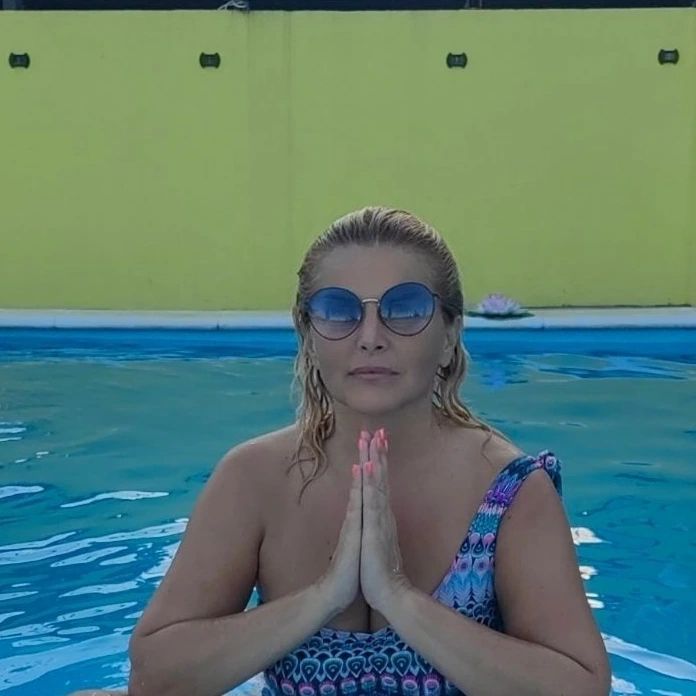 Grudi u prvom planu! Anči na noćnom kupanju uzburkala društvene mreže, fanovi razapeti: "Da smo samo malo bliže" 6 Snapinsta.app 373631469 614725394147844 7946078782160204117 n 1080