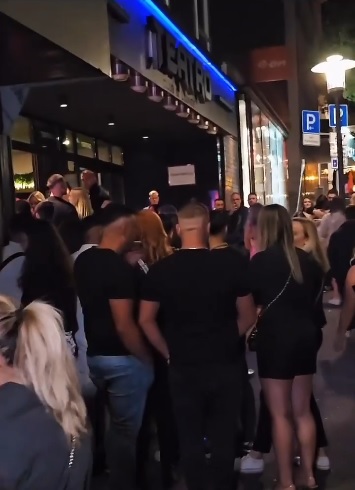 Aco Pejović osvaja Evropu, hijade ljudi pred vratima klubova (VIDEO) 5 aco 5