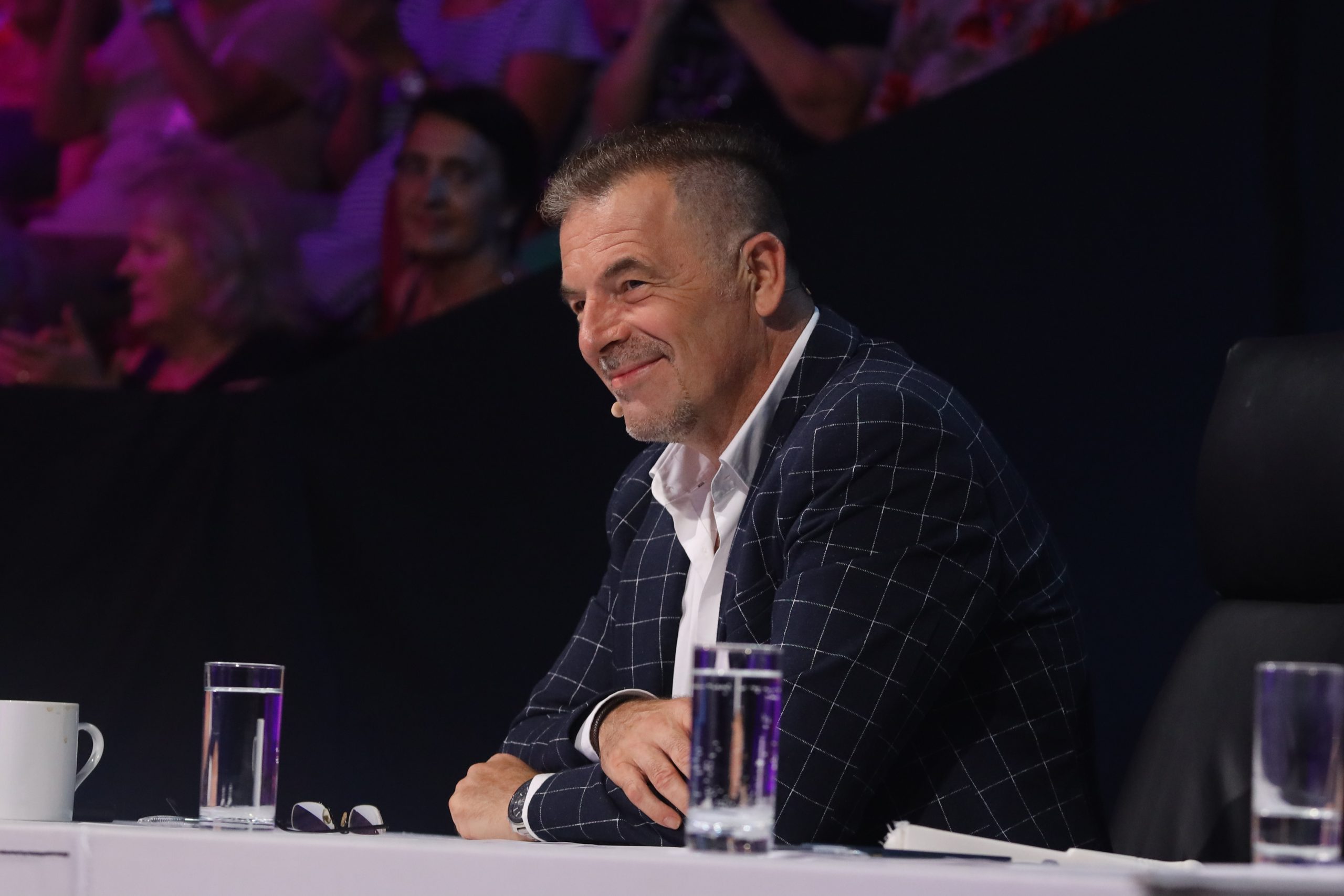 Komunicira sa vanzemaljcima? Žiku Jakšića zbunilo ono što je takmičar nosio oko vrata, Tijana ga podržala: "I ja sam iz iste priče" 9 0A0A2474