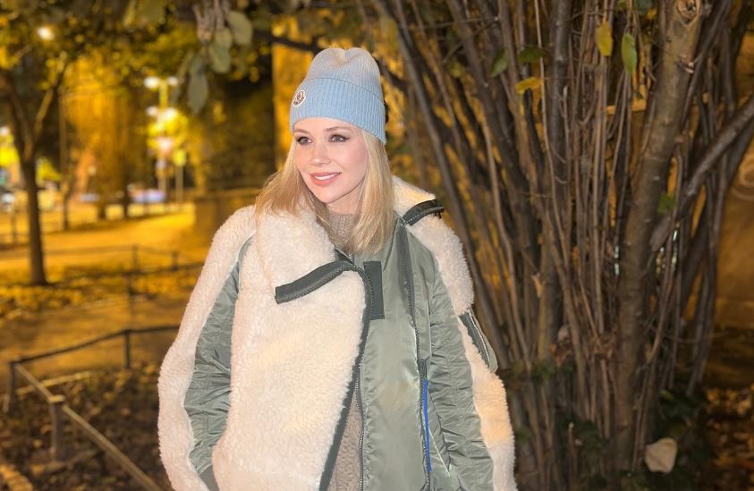 JELENA ROZGA PRILAZE MI ZENE
