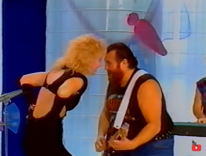 Ove pesme su pravi hitovi, ali ih Lepa Brena više ne peva na koncertima (VIDEO) 6 Screenshot 2023 10 01 131535