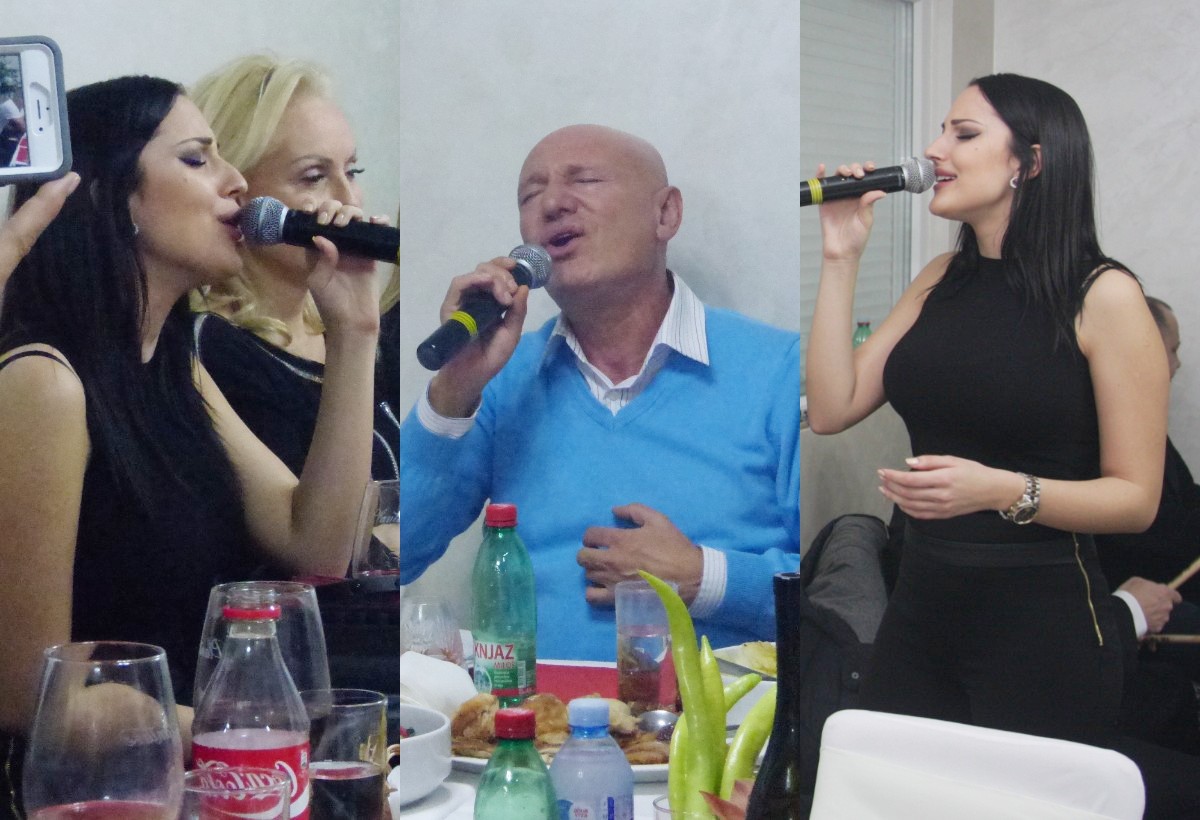 Nikad viđeni snimak Aleksandre Prijović i Šabana Šaulića iz njegovog doma u Beogradu (VIDEO) 5 aleksandra prijovic peva sabanu 1