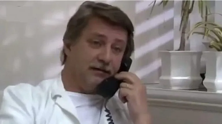 Zbog bolesti se povukao sa scene: Evo kako danas izgleda čuveni glumac Aljoša Vučković (FOTO) 6 aljosa vuckovic 1 768x429 1