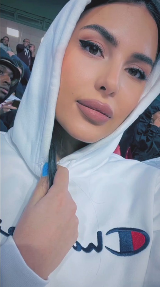 Anastasija Ražnatović neprepoznatljiva! Pevačica na tribinama u neočekivanom izdanju (FOTO) 6 anastasija raznatovic neprepoznatljiva