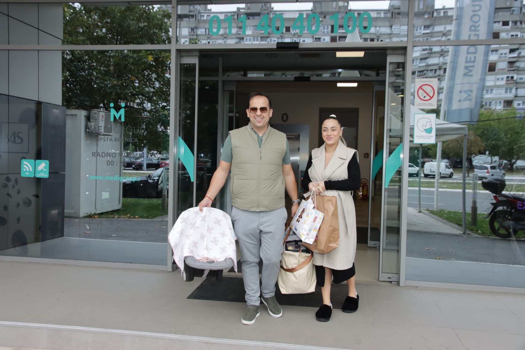 emir habibovic stigao po suprugu i cerku u porodiliste