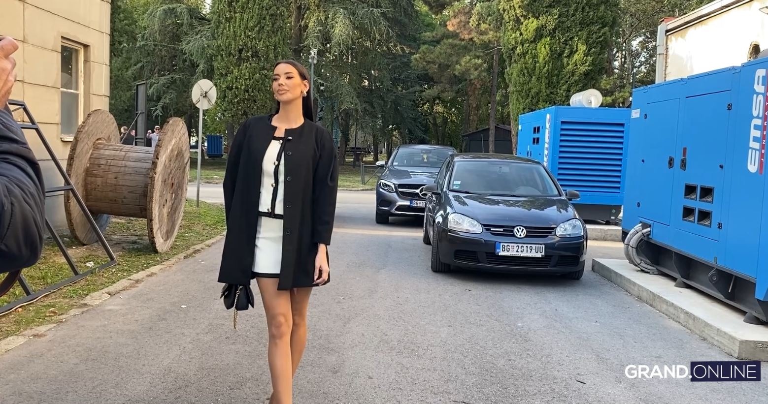 Katarina Grujić nikad mršavija! Pevačica stigla u Grand, svi komentarišu njen izgled (VIDEO) 6 latarina grujic nikad mrsavavija