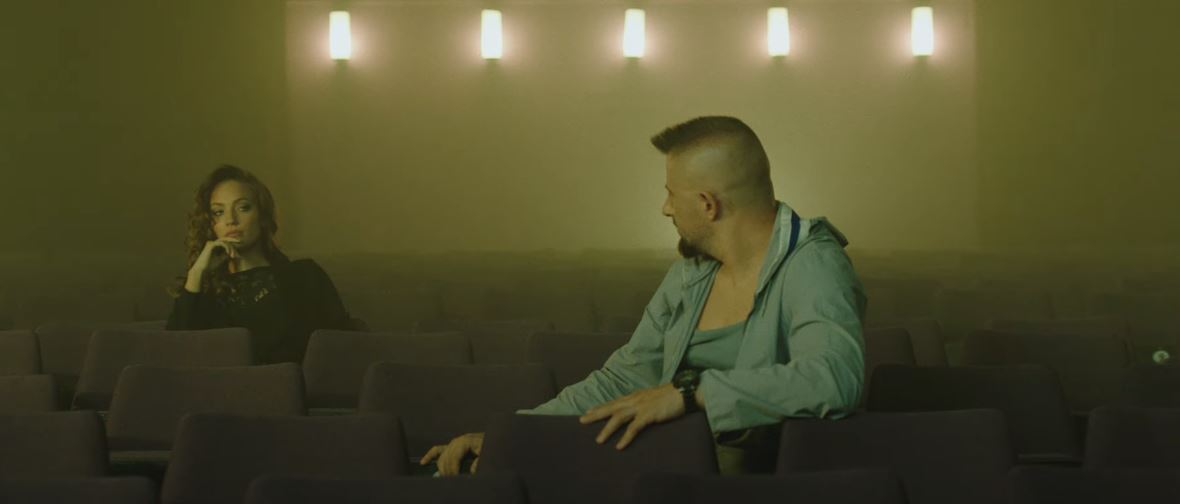 Neočekivano! Pevačica orkestra Nikad nije kasno zablistala u spotu popularnog pevača (VIDEO) 8 pevacica nikad nije kasno u spotu 4