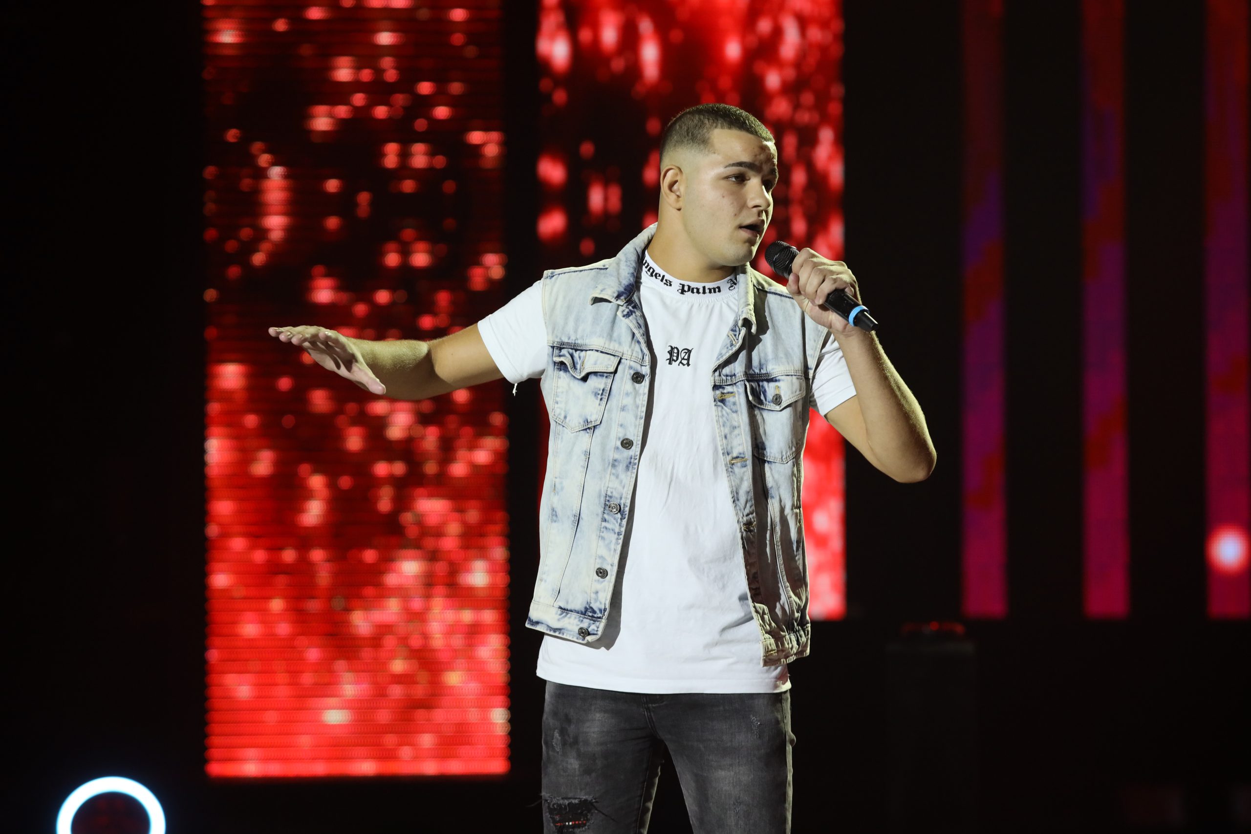 Popović naterao takmičara da se pojavi u emisiji, razlog zbog koga je zamalo odustao je hit: "Rekli su mi da ga kupa baba" 5 popovic naterao takmicara da se pojavi u emisiji robert kamberovic kamberovic