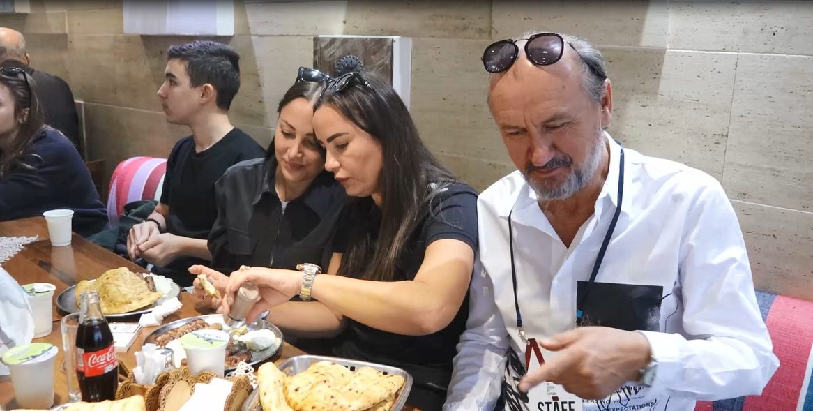 Kolaps na ulicama Sarajeva zbog Aleksandre Prijović: Poznati pevač je umalo rasplakao emotivnim rečima (VIDEO) 9 prija cevapi sarajevo