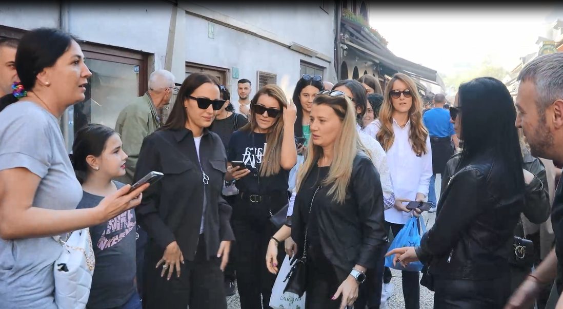 Kolaps na ulicama Sarajeva zbog Aleksandre Prijović: Poznati pevač je umalo rasplakao emotivnim rečima (VIDEO) 8 prija fanovi sarajevo