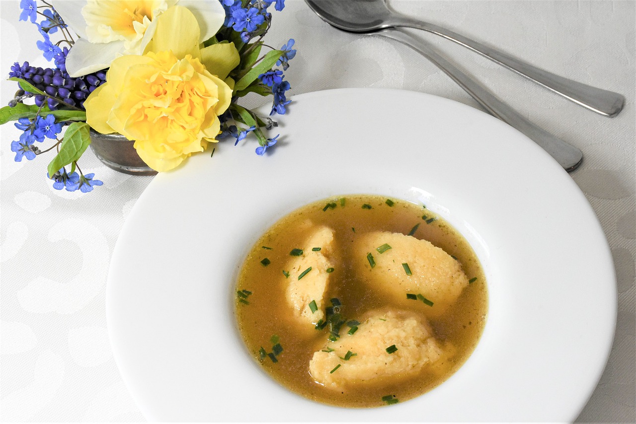 semolina dumpling soup 6780244 1280