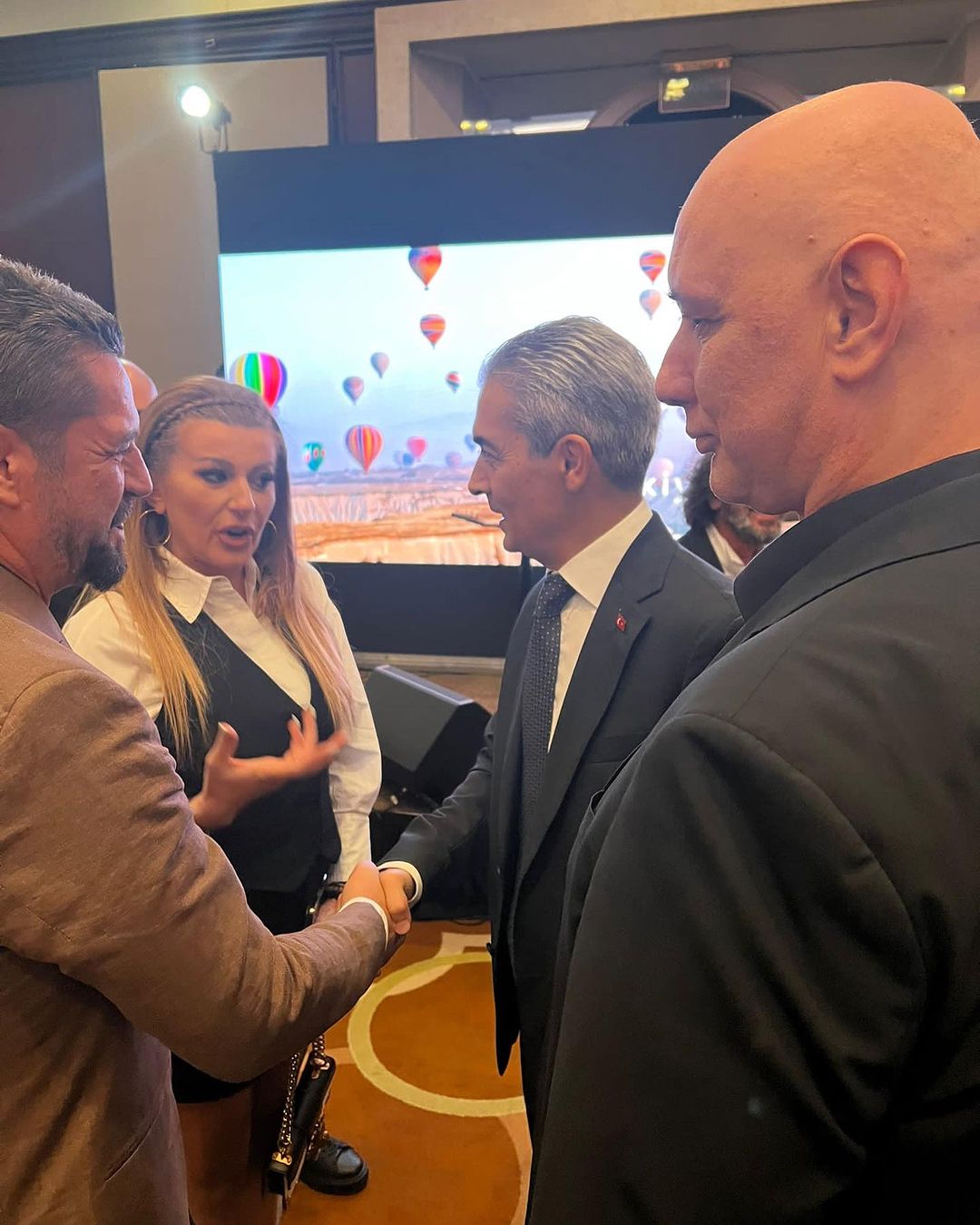 Viki i Taške na proslavi ambasade Turske: Pevačica otkrila sve detalje događaja: "Zadovoljstvo je, osvarili smo veliki uspeh" (FOTO) 6 Viki i Taške na proslavi ambasade Turske