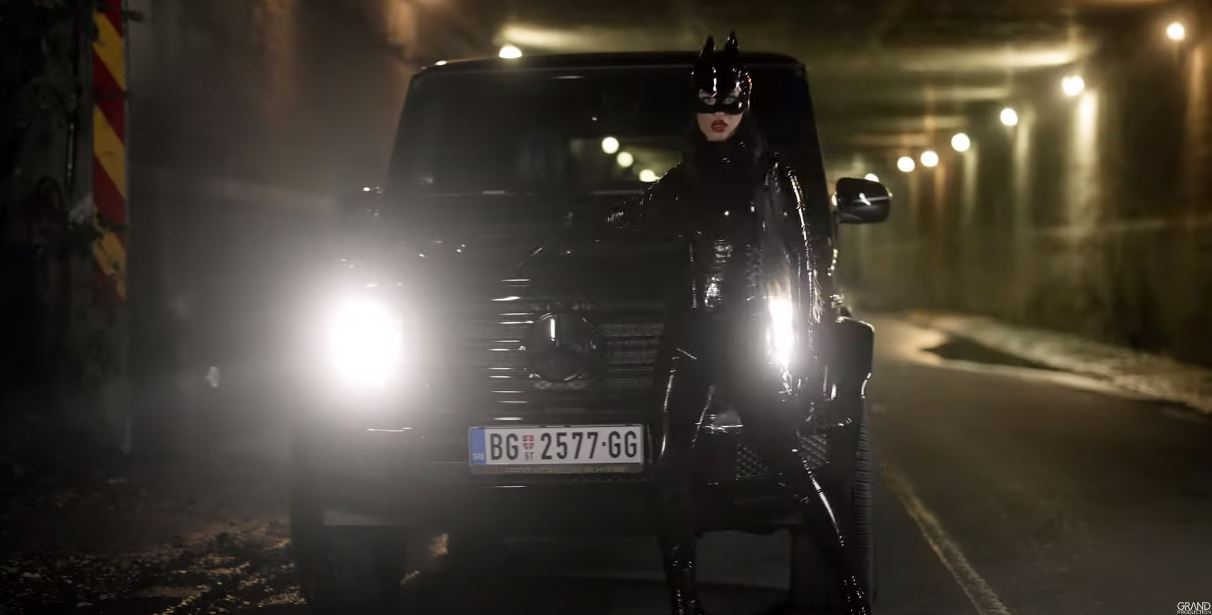 Crna mačka! Zorana Mićanović nikad provokativnija, pevačica mami uzdahe vrelim kadrovima (VIDEO) 6 zorana micanovic crna macka 2
