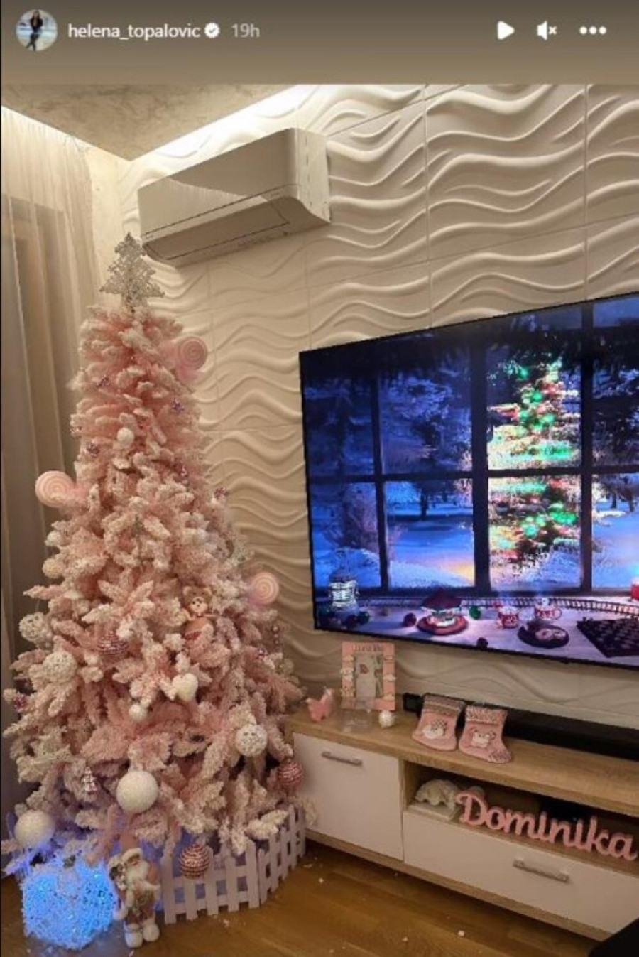 Praznična idila u domu Helene Topalović: "Prvi put smo kitili jelku" (FOTO) 8 508057 screenshot 4 iff