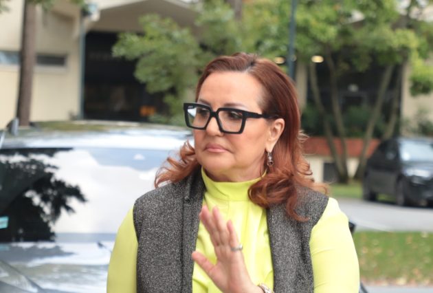 Ana Bekuta na snimanju Zvezda Granda u kompletu koji obara s nogu 1 e1699449946740
