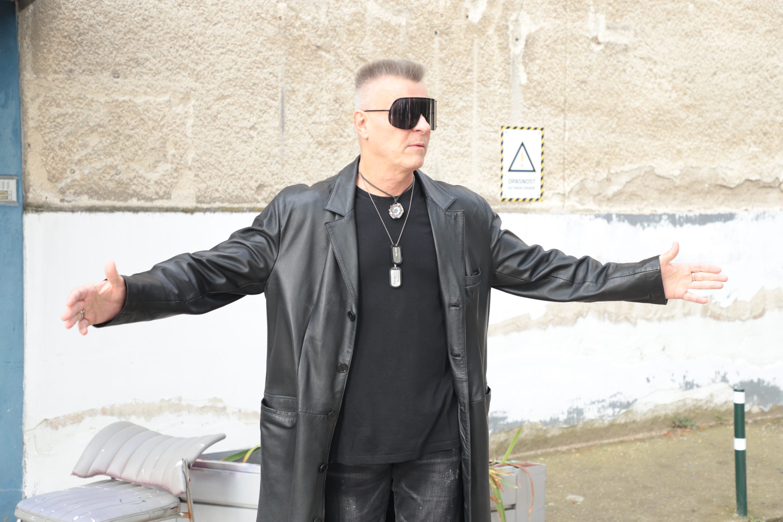 ŠLIHTARA ILI KAVALJER? Đorđe David kao Betmen na snimanju "Zvezda Granda": "Ja volim ove velike" (VIDEO) 7 IMG 1670