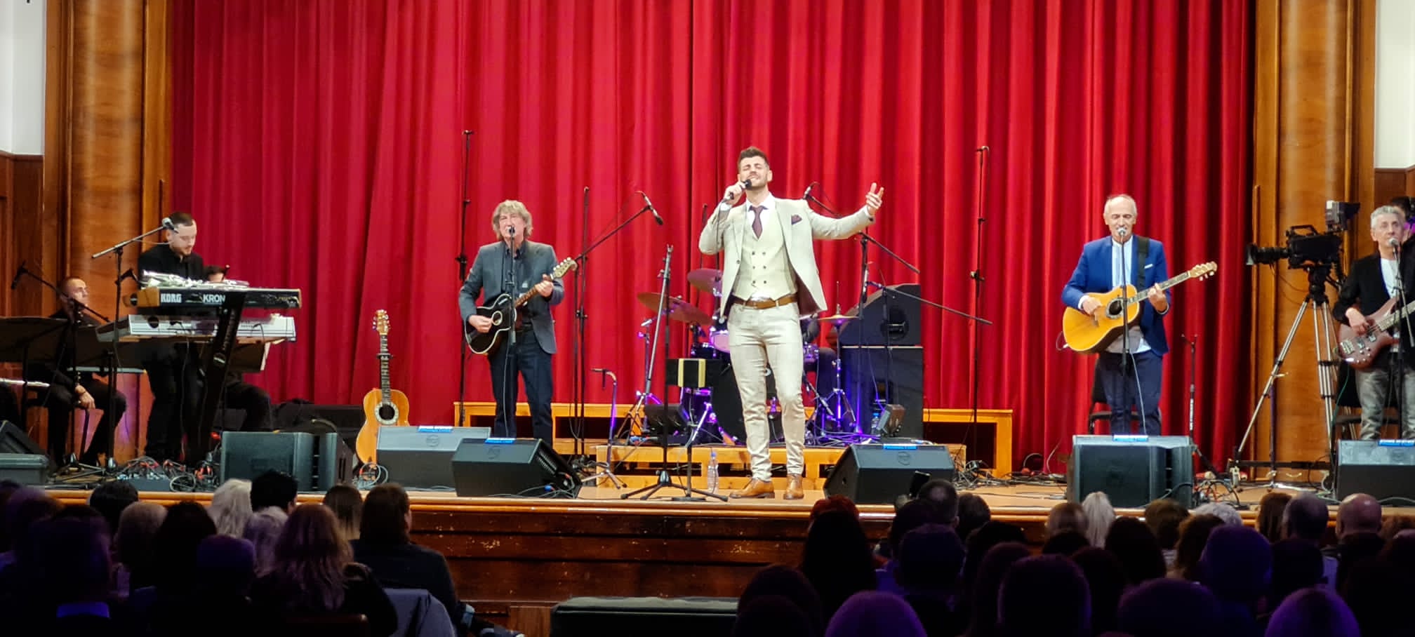 Prekinut koncert Legendi, ceo Kolarac se digao na noge 5 Legende na Kolarcu