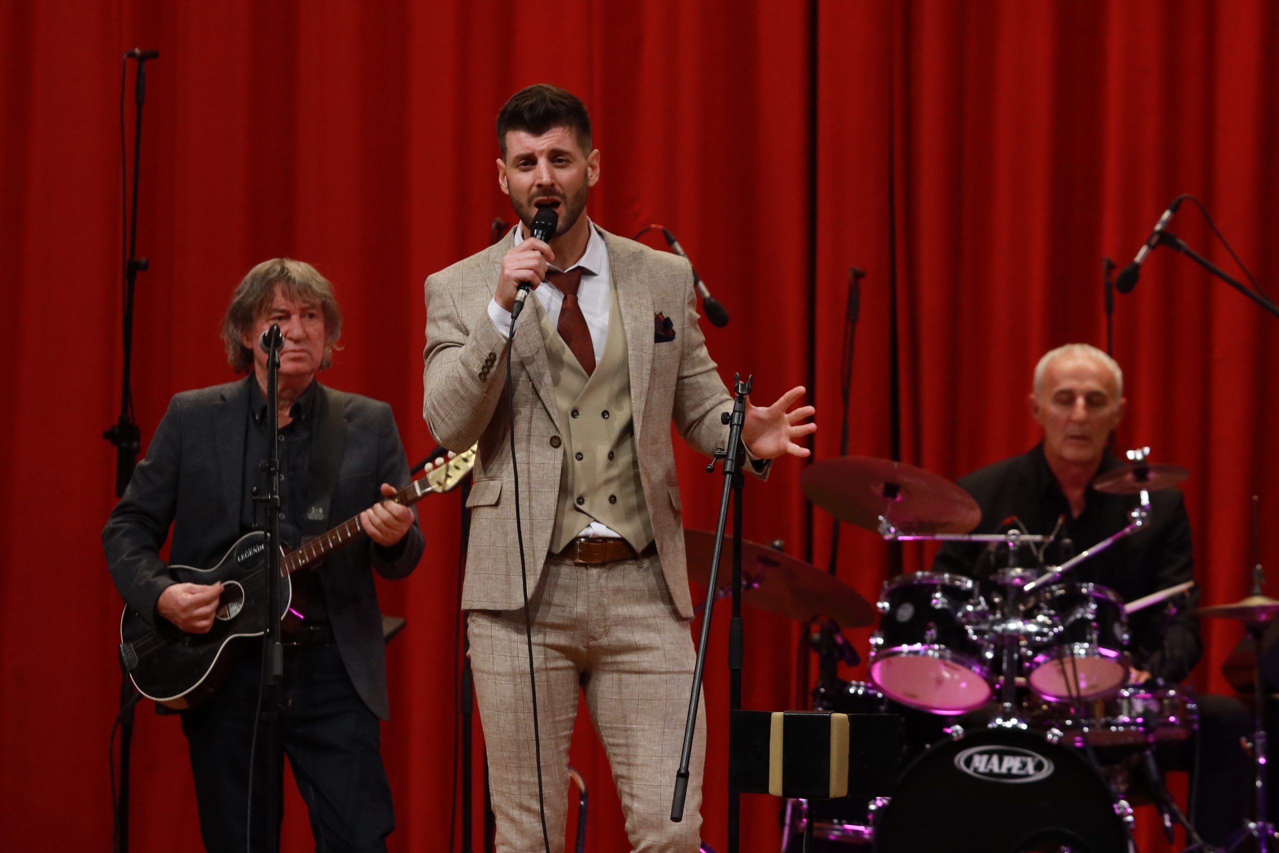 Legende ostvarile svoj san! Koncert u prestižnoj dvorani prevazišao očekivanja članova grupe: "Pevamo zato što volimo" (VIDEO) 6 Legende ostavrile san 3