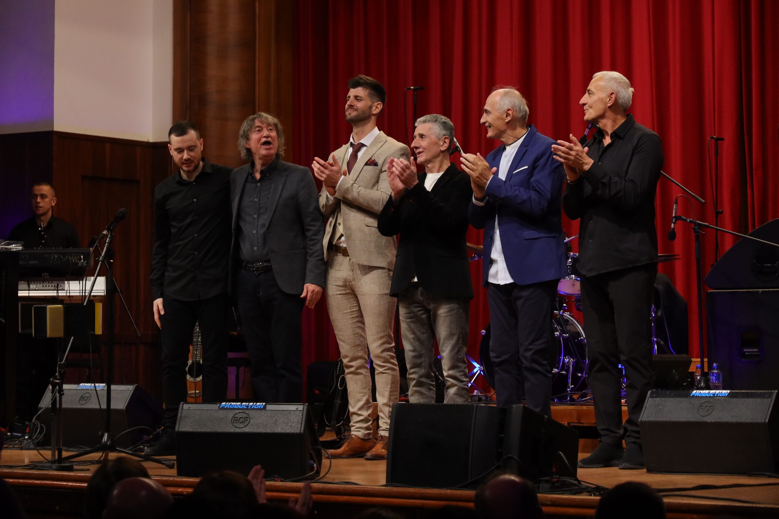 Legende ostvarile svoj san! Koncert u prestižnoj dvorani prevazišao očekivanja članova grupe: "Pevamo zato što volimo" (VIDEO) 11 Legende ostvarile san 1 1