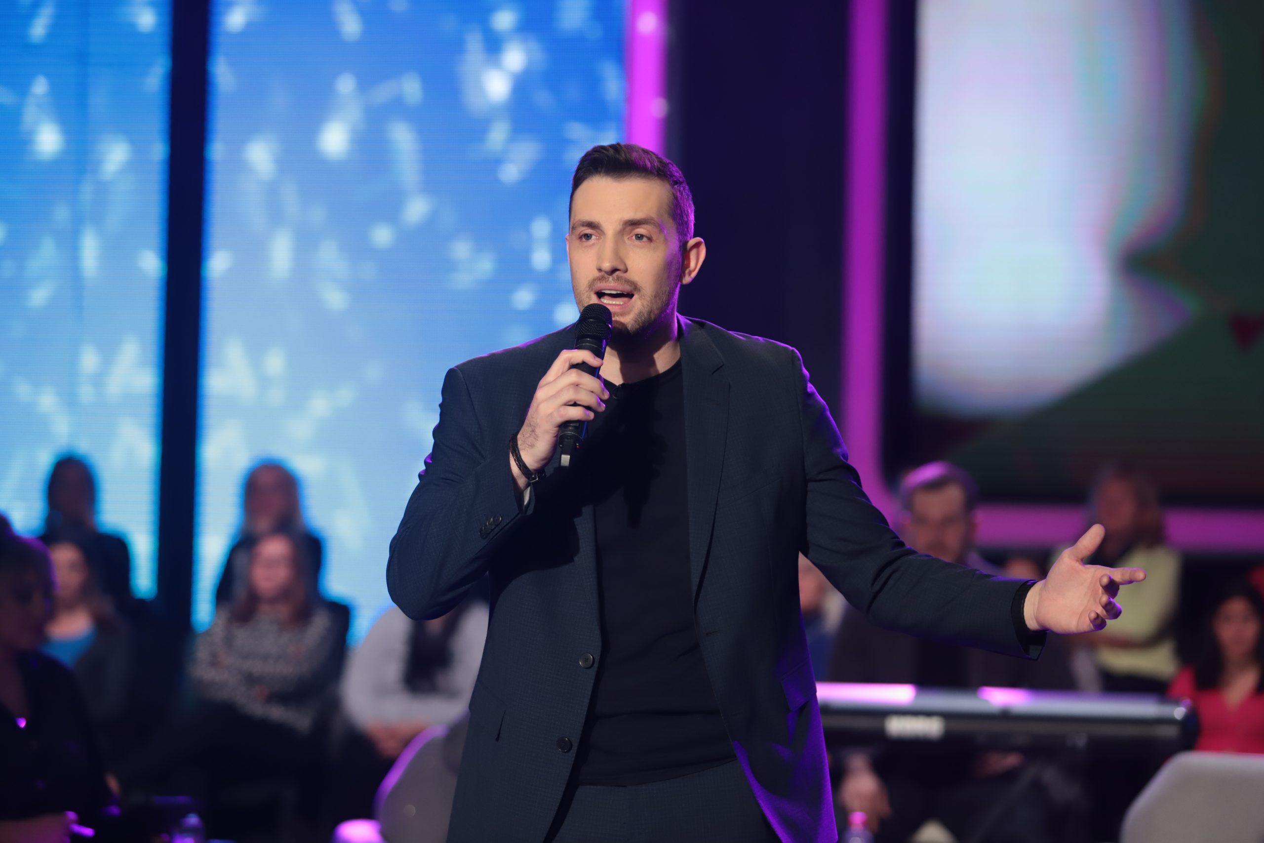Mirza Selimović progovorio o ženidbi i otkrio detalje ljubavi sa manekenkom: "Ona je neraskidivi deo mene" (VIDEO) 5 Mitza Selimović o ženidbi