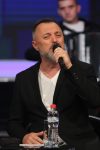 Ova zvezda Granda je kuma Neši Manojloviću, pevač otkrio kako je odabrao baš nju: "Taj zvuk iskrene radosti nas je ganuo" 3 Nenad Manojlovic pre zvezda granda nastupao u poznatom bendu 3
