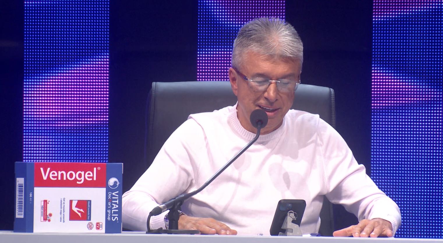 Pukla ljubav između Saše Popovića i Marije Šerifović, direktor je uvredio: "To je nevaspitano i bezobrazno, ogroman si seljak" (VIDEO) 6 Popovic raskrinkao Mariju Kad vidi dobre ribe odmah ide rezanje