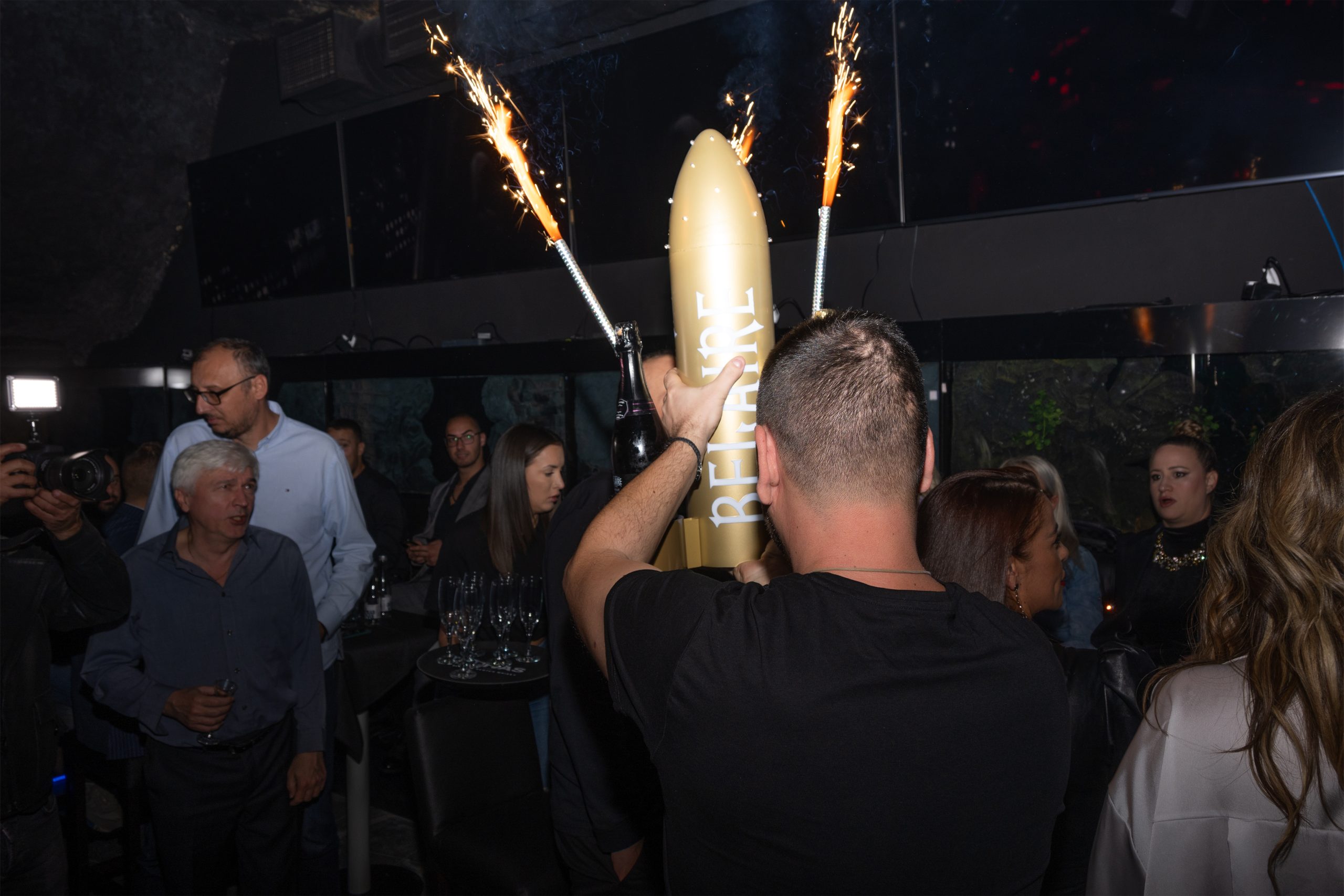 Saša Popović đuskao uz DJ-a, evo šta se dešavalo u klubu: "Ovde ću često da dolazim" (VIDEO) 11 SMT6070