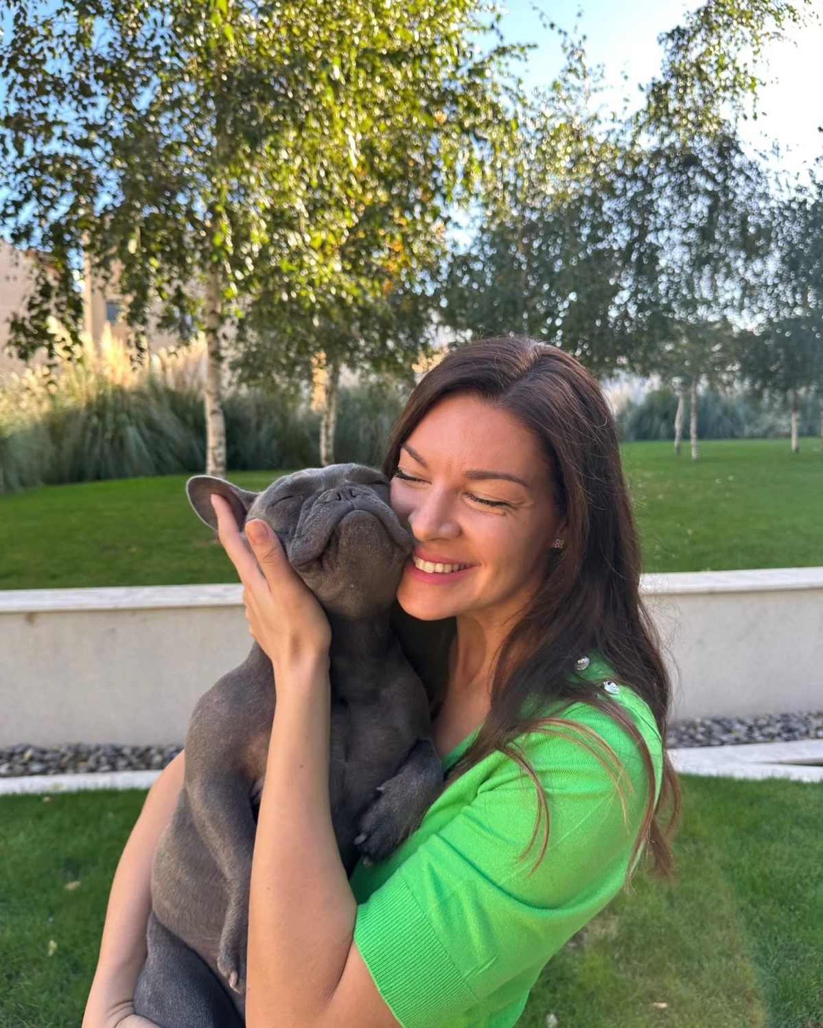 Ne zna se ko se više topi! Sanja Kužet sa ljubimcem Niom uživa u sunčanom danu, "teška borba" ko je slađi (FOTO) 8 Sanja Kuzet