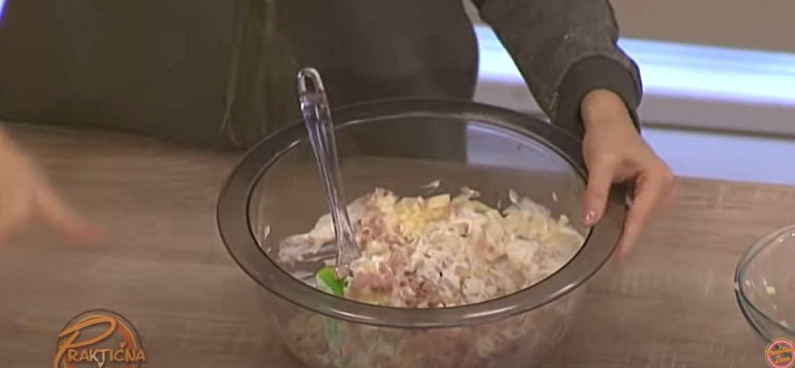Ovako nešto još niste probali: Bugarska salata sa orasima gotova za 5 minuta 6 Screenshot 2023 11 25 143418