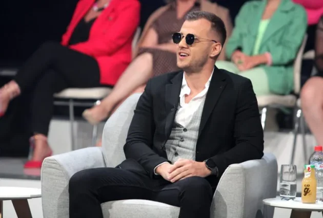 Semir Dzankovic pije kafu