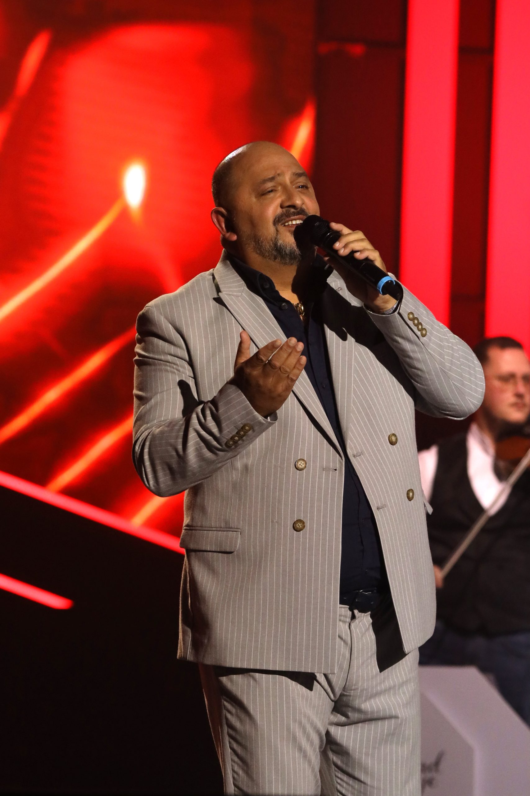 HRABROST I EMOCIJA Zbog posledica saobraćajne nesreće prestao da peva, a sada naježio ceo studio 8 Stiven Kadrijevic 4