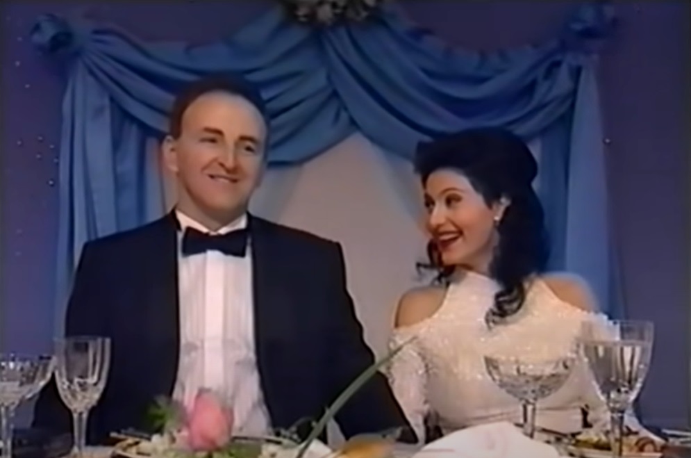 Da li znate koliko je Arkan bio stariji od Cece? Razlika je dvocifrena 6 ceca i arkan printscreen