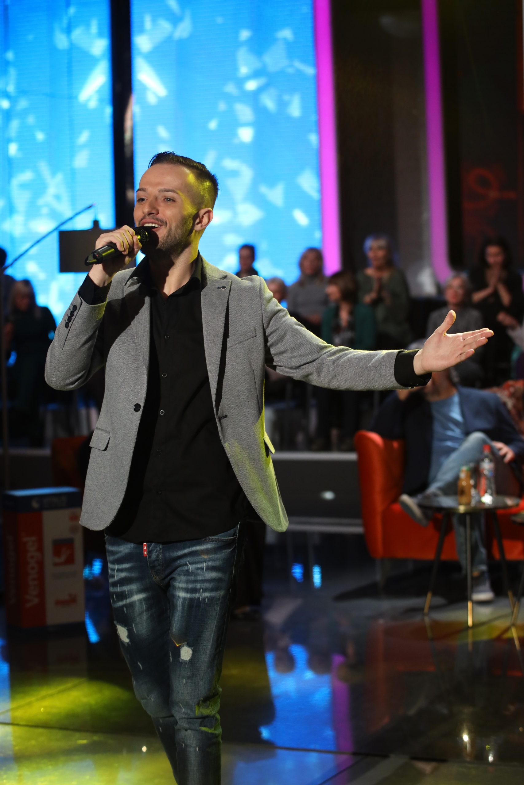 "Nosio sam roze skafander i nisam se stideo", Stefan Kosmajac odrastao u sestrinim stvarima: "Bilo je bitno da mi bude toplo" VIDEO 9 stefan kosmajac sin